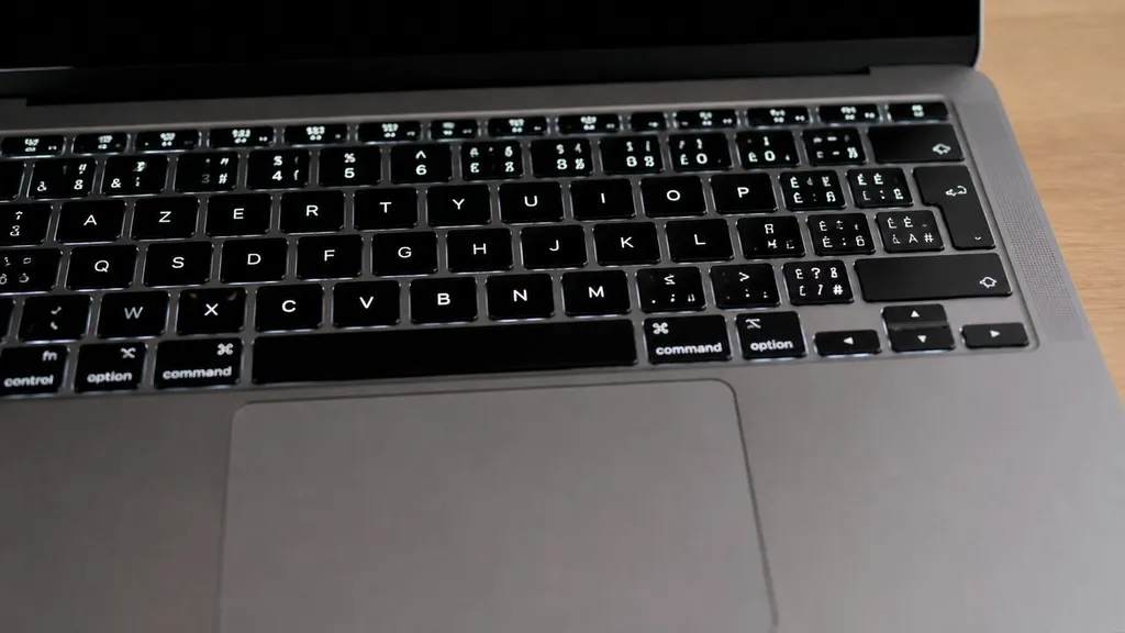 Clavier AZERTY sur MacBook Air: réglage, achat et remplacement